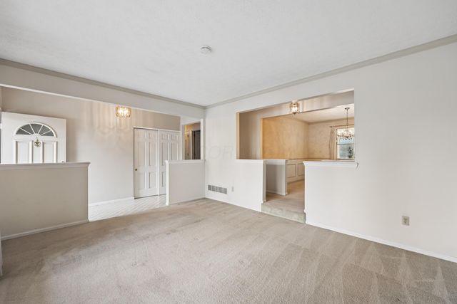 6983 Constitution Place, Columbus, OH 43235