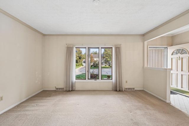 6983 Constitution Place, Columbus, OH 43235