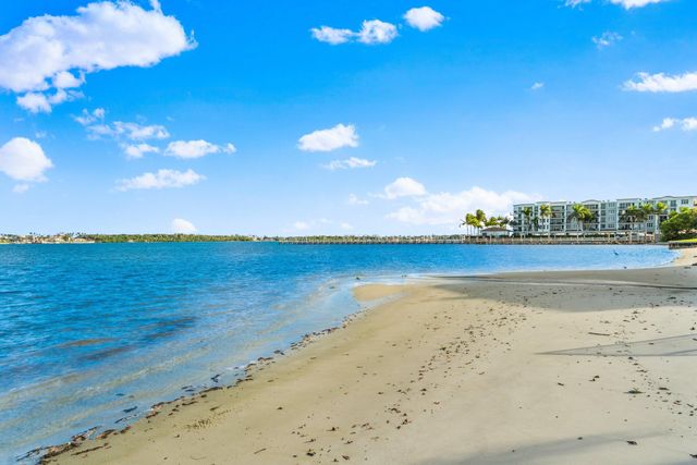 20 S Lakeshore Drive C, Hypoluxo, FL 33462