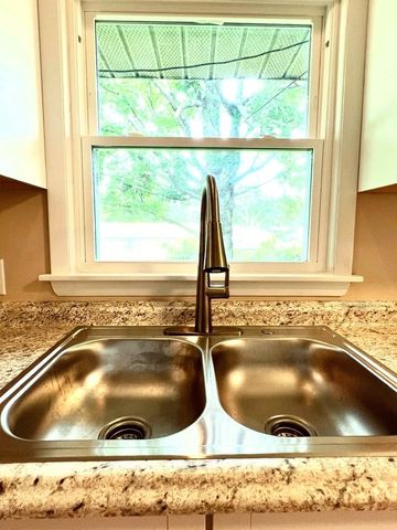 210 Roney Dr, Hopkinsville, KY 42240