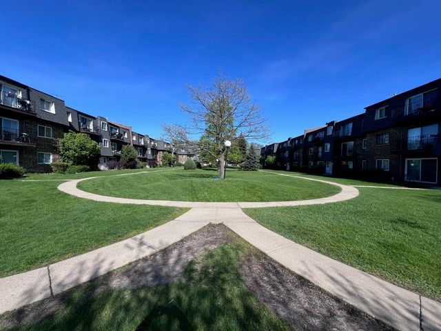 9409 BAY COLONY Drive 1E, Des Plaines, IL 60016