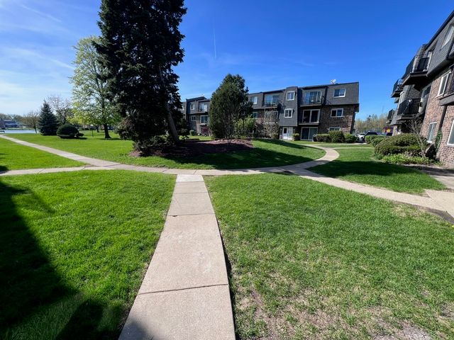 9409 BAY COLONY Drive 1E, Des Plaines, IL 60016
