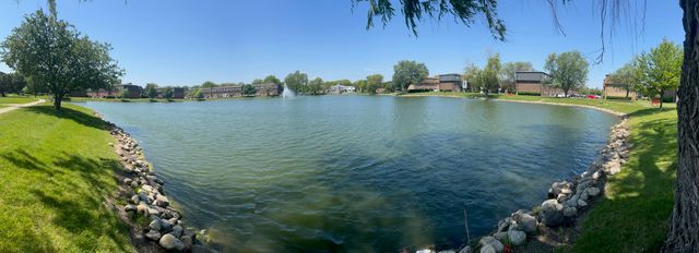 9409 BAY COLONY Drive 1E, Des Plaines, IL 60016
