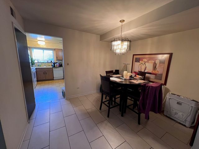 9409 BAY COLONY Drive 1E, Des Plaines, IL 60016