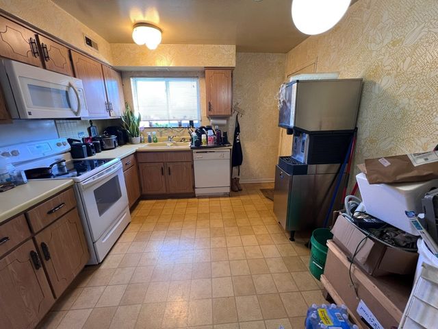 9409 BAY COLONY Drive 1E, Des Plaines, IL 60016