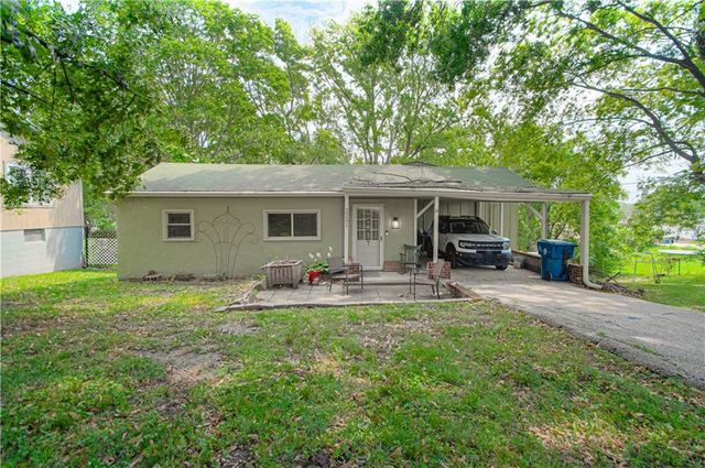 2231 N River Boulevard, Sugar Creek, MO 64050