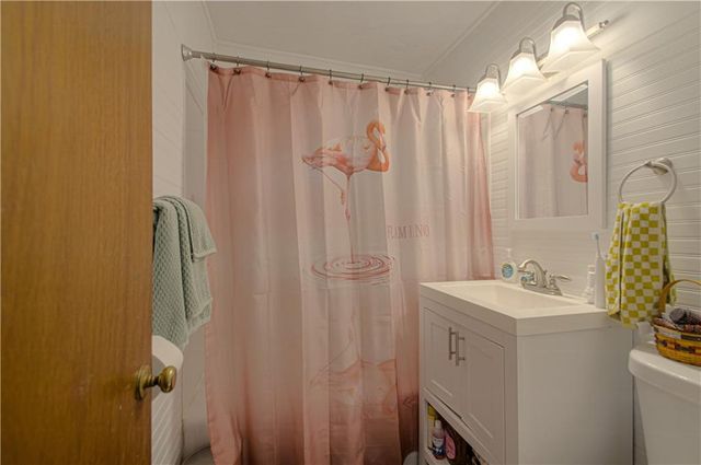 2231 N River Boulevard, Sugar Creek, MO 64050