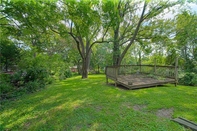 2231 N River Boulevard, Sugar Creek, MO 64050