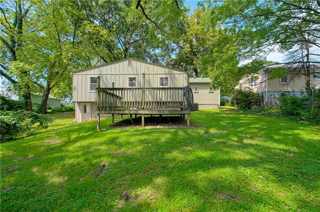 2231 N River Boulevard, Sugar Creek, MO 64050