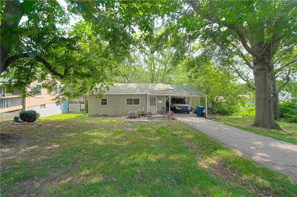2231 N River Boulevard, Sugar Creek, MO 64050
