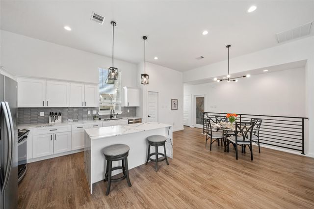 306 W Donovan Street, Houston, TX 77091