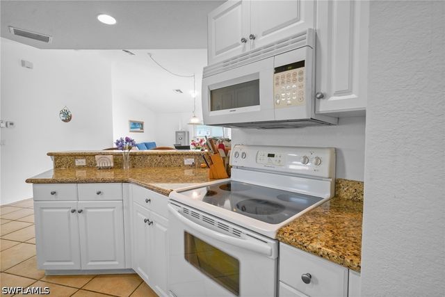 2 E Greens CIR, Lehigh Acres, FL 33936