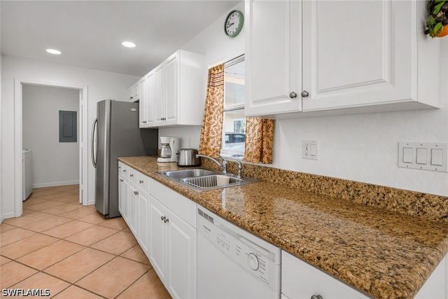 2 E Greens CIR, Lehigh Acres, FL 33936