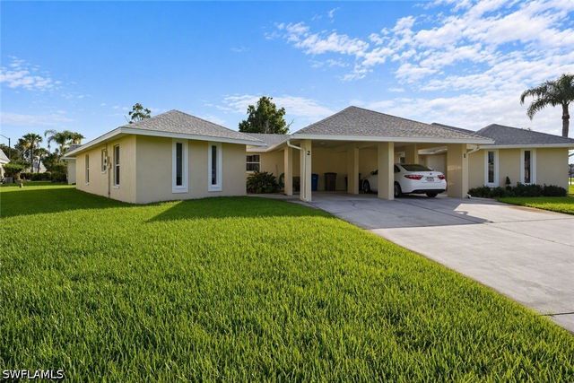 2 E Greens CIR, Lehigh Acres, FL 33936
