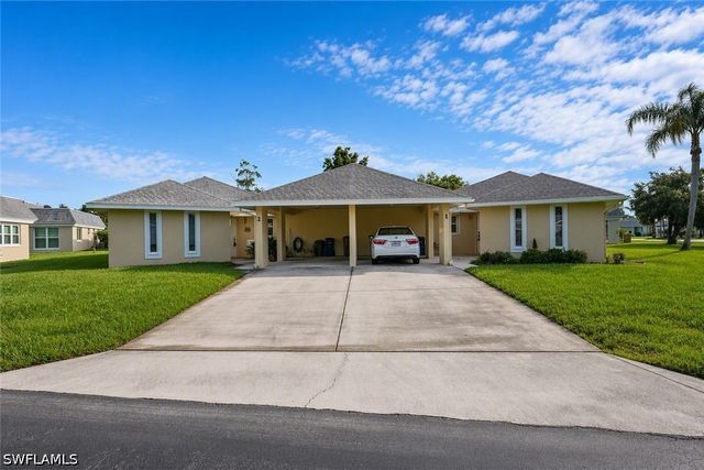 2 E Greens CIR, Lehigh Acres, FL 33936