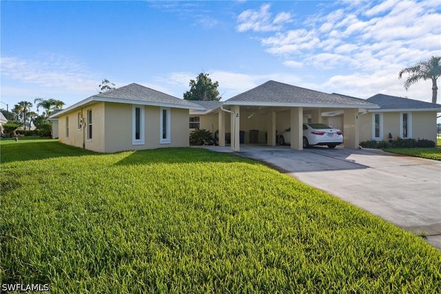 2 E Greens CIR, Lehigh Acres, FL 33936