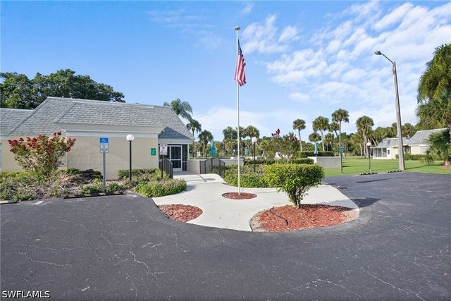 2 E Greens CIR, Lehigh Acres, FL 33936