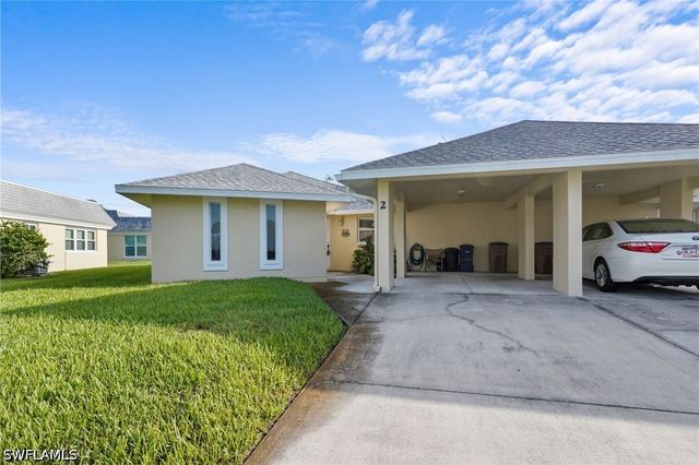 2 E Greens CIR, Lehigh Acres, FL 33936
