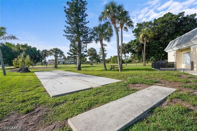 2 E Greens CIR, Lehigh Acres, FL 33936