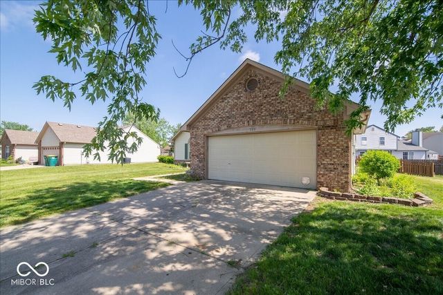 725 Lake Shore Road, Franklin, IN 46131