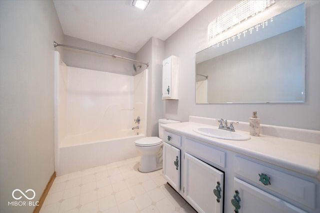 725 Lake Shore Road, Franklin, IN 46131