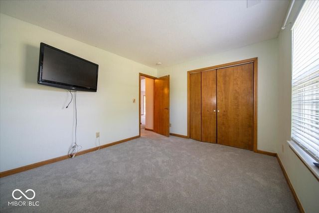 725 Lake Shore Road, Franklin, IN 46131