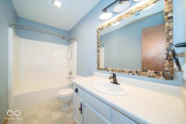 725 Lake Shore Road, Franklin, IN 46131