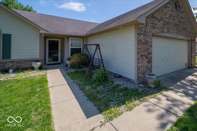 725 Lake Shore Road, Franklin, IN 46131