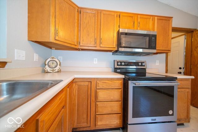 725 Lake Shore Road, Franklin, IN 46131