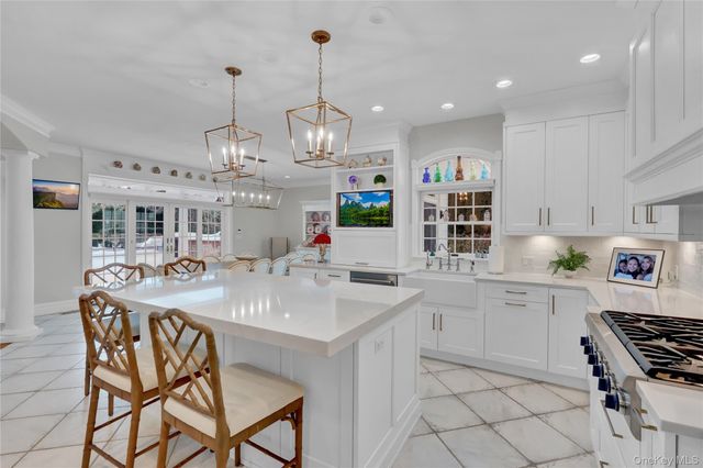 15 Pironi Court, Woodbury, NY 11797