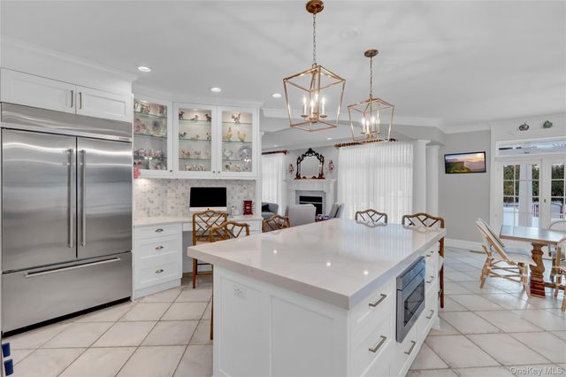 15 Pironi Court, Woodbury, NY 11797