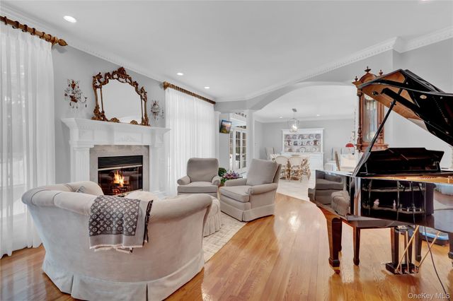 15 Pironi Court, Woodbury, NY 11797