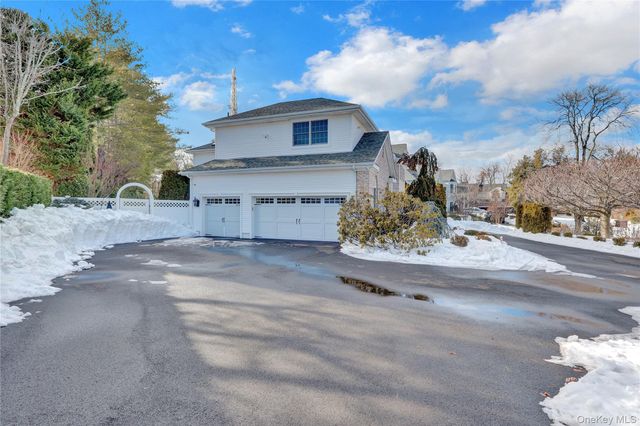 15 Pironi Court, Woodbury, NY 11797