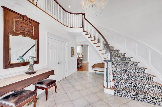 15 Pironi Court, Woodbury, NY 11797