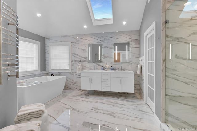 15 Pironi Court, Woodbury, NY 11797