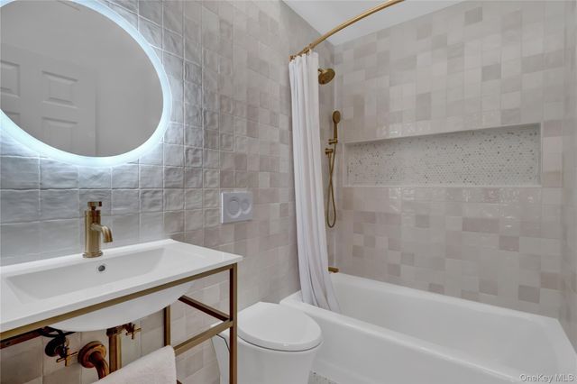 15 Pironi Court, Woodbury, NY 11797