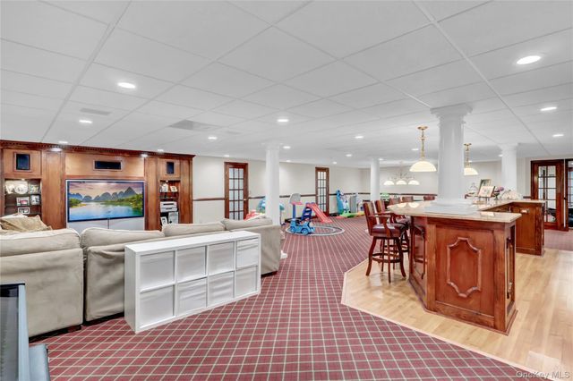 15 Pironi Court, Woodbury, NY 11797