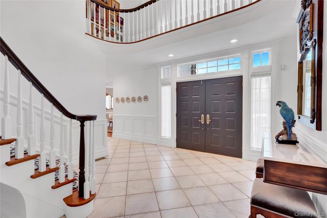 15 Pironi Court, Woodbury, NY 11797