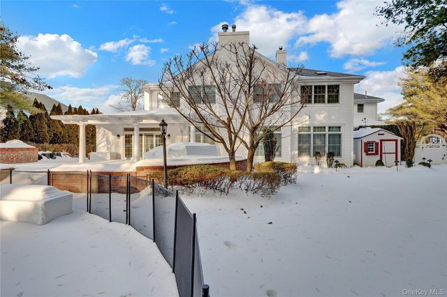 15 Pironi Court, Woodbury, NY 11797