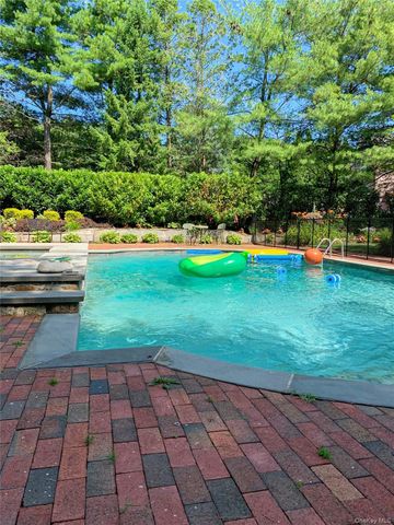 15 Pironi Court, Woodbury, NY 11797