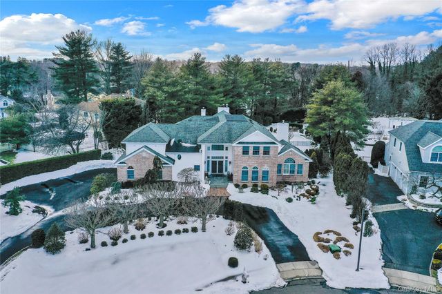 15 Pironi Court, Woodbury, NY 11797