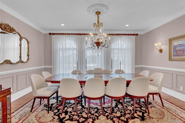 15 Pironi Court, Woodbury, NY 11797