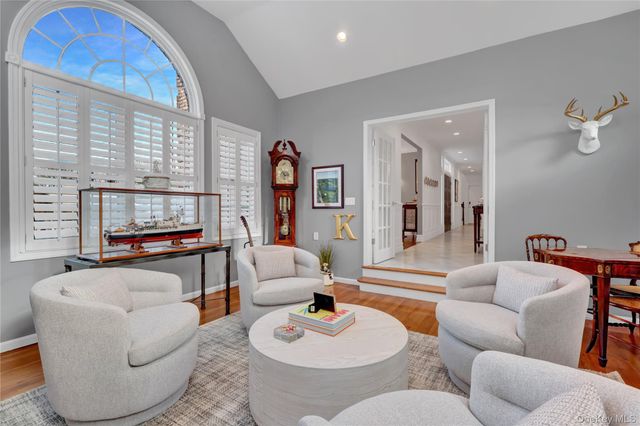 15 Pironi Court, Woodbury, NY 11797