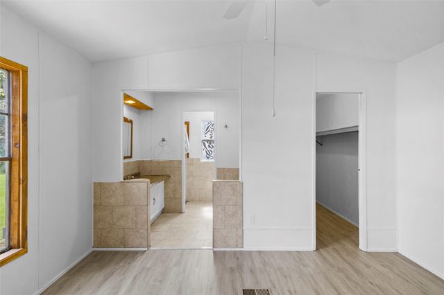 1202 Us Highway 190 18, Huntsville, TX 77340