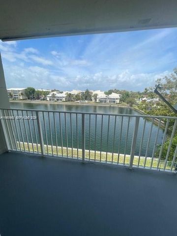 8260 SW 210th St 320, Cutler Bay, FL 33189