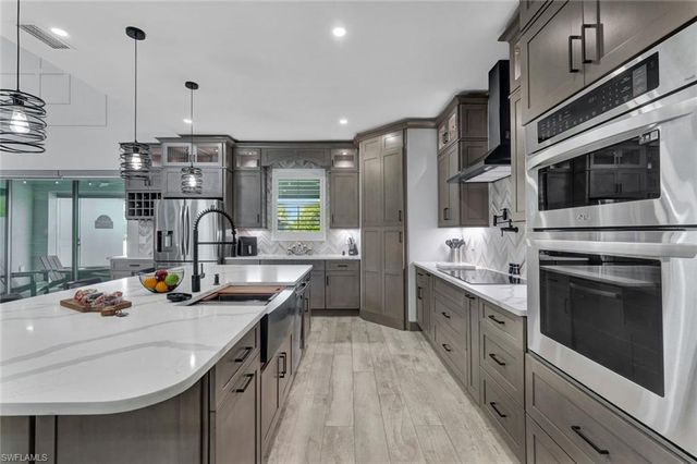 1909 SE 14th ST, Cape Coral, FL 33990