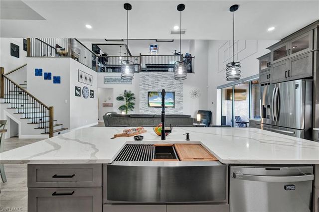 1909 SE 14th ST, Cape Coral, FL 33990