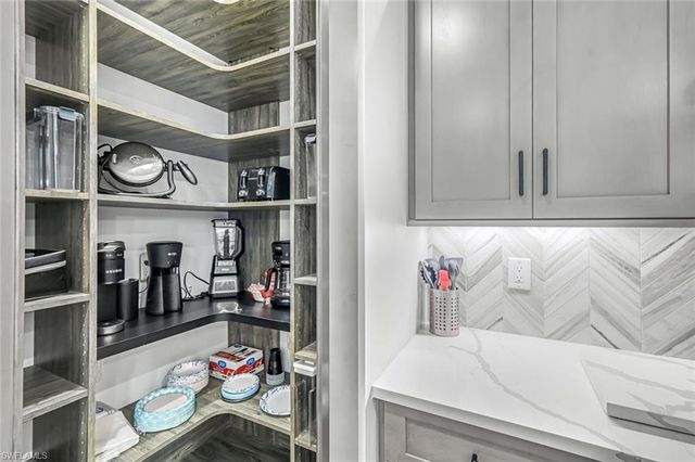 1909 SE 14th ST, Cape Coral, FL 33990