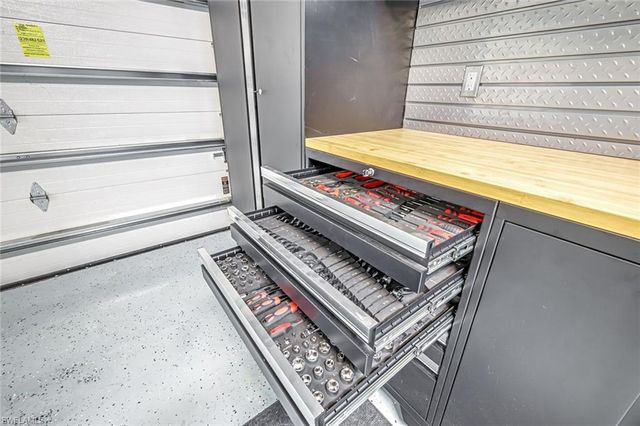 1909 SE 14th ST, Cape Coral, FL 33990