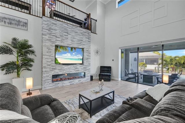 1909 SE 14th ST, Cape Coral, FL 33990